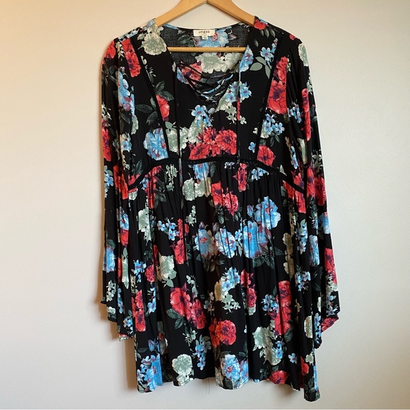 Umgee. Boho Floral Tunic. Medium. Bell-sleeve. Flowy fit. - Picture 1 of 5